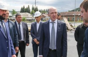 Олег Хорохордин проинспектировал строительство школы №7 и ФОКа в Горно-Алтайске