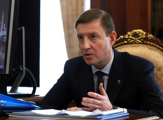 Президент РФ В. Путин встретился с первым зампредседателя Совета Федерации РФ А. Турчаком