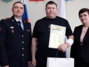В Горно-Алтайске таксиста наградили за спасение младенца В Горно-Алтайске таксиста наградили за спасение младенца