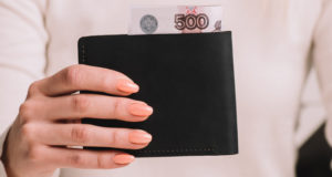Сельчанка обворовала туристку, проникнув в гостевой дом На Алтае сельчанка обокрала туристку, проникнув в гостевой дом