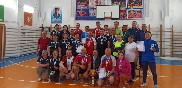 Турнир по волейболу среди ветеранов спорта прошел в Чаган-Узуне