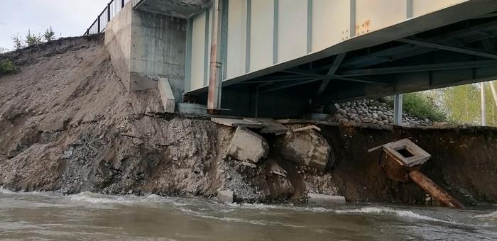Мост через Катунь подмывает в Усть-Коксинском районе