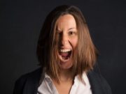 Разъяренная женщина сломала собутыльнику челюсть и выбила шесть зубов Разъяренная женщина сломала собутыльнику челюсть и выбила шесть зубов