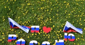 ЕР поздравила жителей страны с Днем России