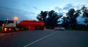 «Лада» столкнулась с бензовозом около Маймы, пострадали два человека