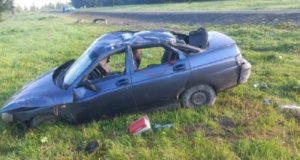 «Лада» с пассажирами опрокинулась на Семинском перевале, водитель скрылся с места ДТП