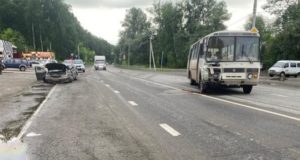 «Тойота» столкнулась с автобусом в Майме, пострадал водитель легковушки