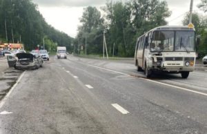 «Тойота» столкнулась с автобусом в Майме, пострадал водитель легковушки «Тойота» столкнулась с автобусом в Майме, пострадал водитель легковушки
