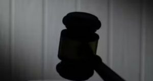 Семейный дебошир, напавший на полицейского, получил условный срок Семейный дебошир, напавший на полицейского, получил условный срок