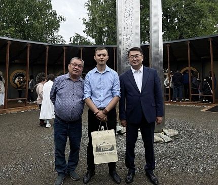 В Горно-Алтайске открылась выставка Аржана Ютеева «Хан Алтай» 
