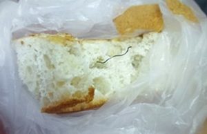 Житель республики нашел в лепешке из шашлычной кусок проволоки