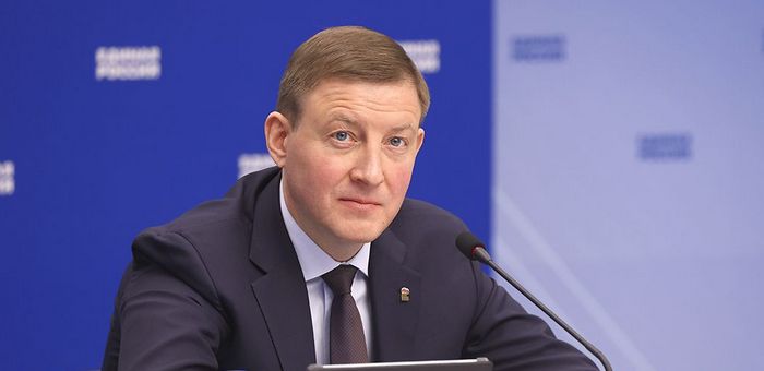 Андрей Турчак поздравил жителей региона с 27-летием со дня принятия Конституции республики