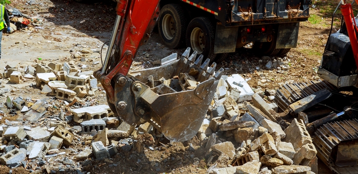 Суд обязал районную администрацию снести аварийный дом в Шебалино