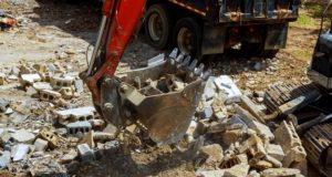 Суд обязал районную администрацию снести аварийный дом в Шебалино