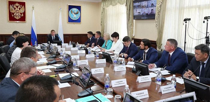 Госслужащих на Алтае будут проверять строже