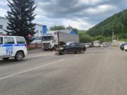 В Майме мотоциклист без прав столкнулся с легковым и грузовым автомобилями