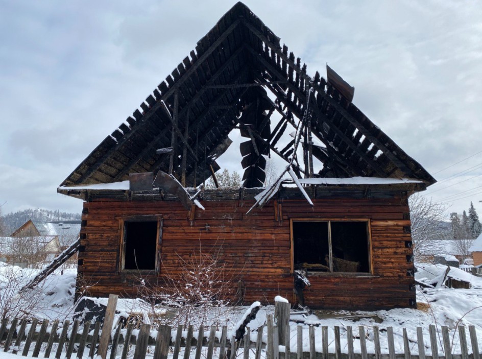 Жителя Турочака будут судить за гибель двоих детей на пожаре 