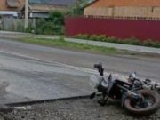 Мотоцикл опрокинулся прямо на дороге в Горно-Алтайске