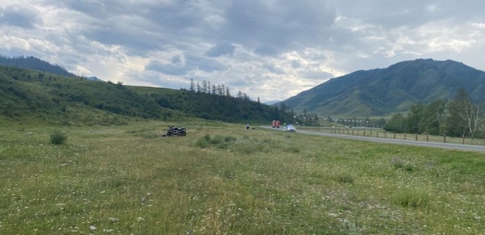 В ДТП на Чуйском тракте серьезно пострадал мотоциклист из Новосибирской области