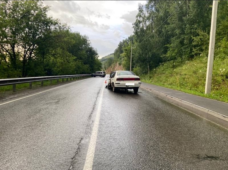 Четыре человека пострадали в ДТП с двумя автомобилями в Кызыл-Озеке 
