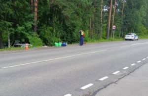 «Лексус» слетел с дороги и врезался в дерево возле села Усть-Муны «Лексус» слетел с дороги и врезался в дерево возле села Усть-Муны