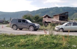 «Крузер» и «Рено» не смогли разъехаться в Усть-Коксе, пострадала девушка-пассажир «Крузер» и «Рено» не смогли разъехаться в Усть-Коксе, пострадала девушка-пассажир