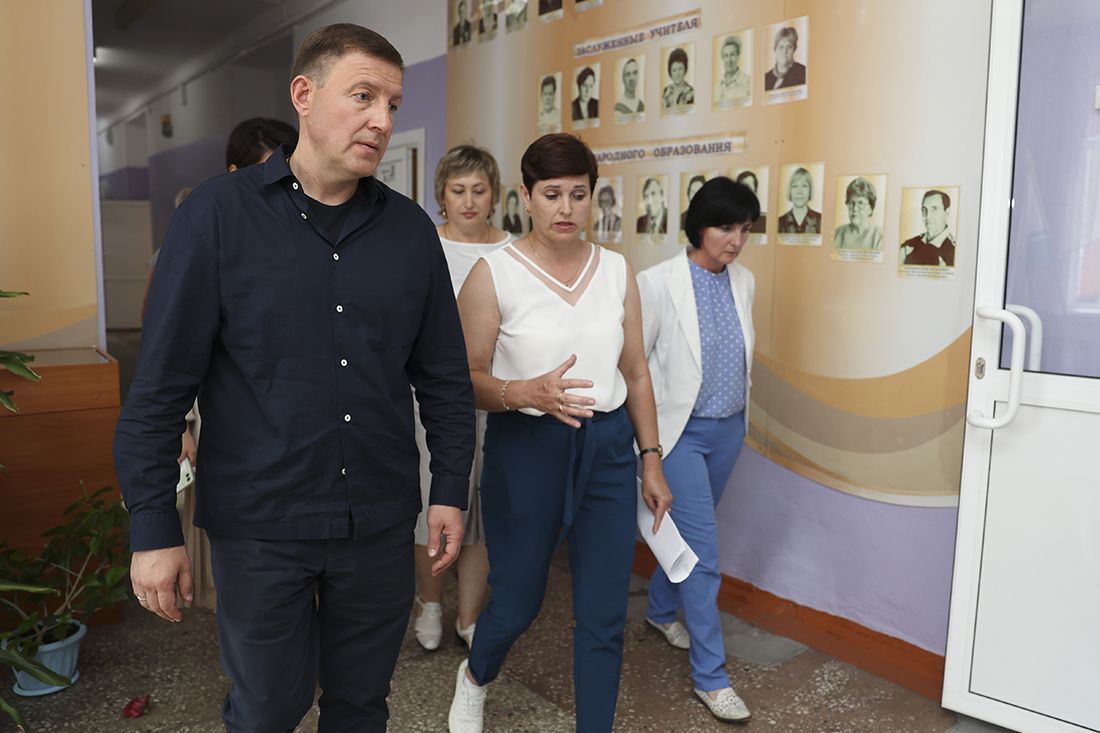 Андрей Турчак в Горно-Алтайске проверил социальные объекты и встретился с жителями