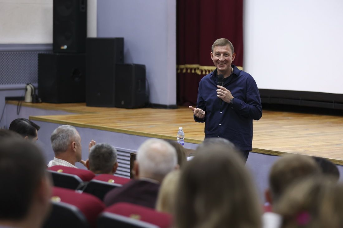 Андрей Турчак в Горно-Алтайске проверил социальные объекты и встретился с жителями