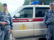 На Алтае росгвардейцы помогли женщине, которой стало плохо за рулем