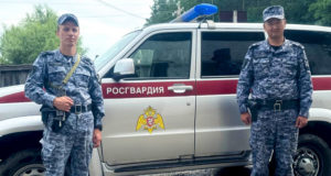 На Алтае росгвардейцы помогли женщине, которой стало плохо за рулем
