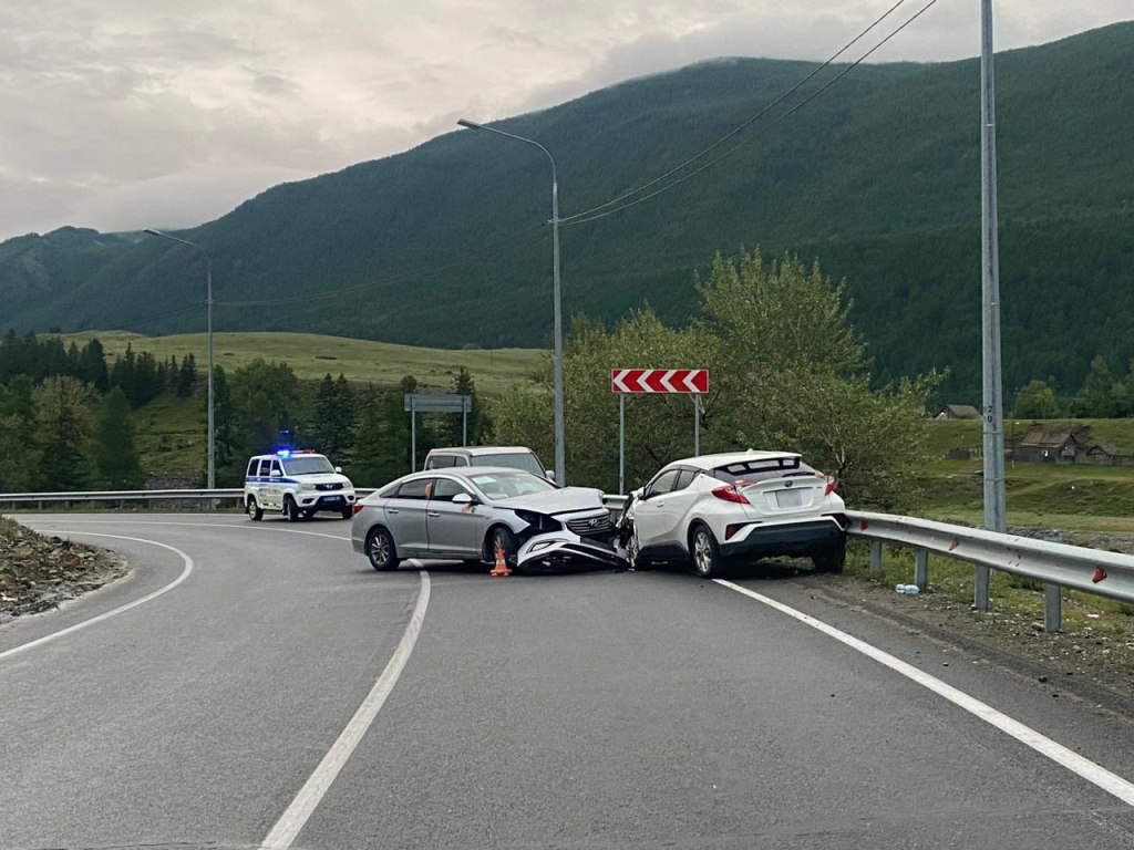 Водитель из Монголии устроил ДТП с пострадавшими у села Чибит