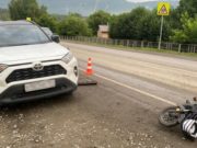 Подросток на электроскутере разогнался и врезался в открытую дверь иномарки