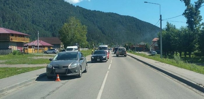 В Элекмонаре ребенок выбежал на дорогу и попал под колеса иномарки