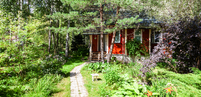 Сельчанин накопил долг по коммуналке и едва не лишился земельного участка