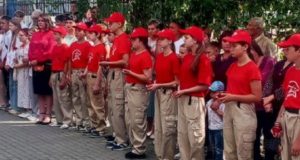 В Турочаке открыли мемориальные доски в память о погибших участниках спецоперации В Турочаке открыли мемориальные доски в память о погибших участниках спецоперации