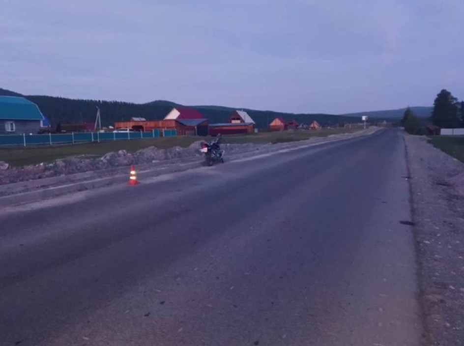 Пьяный мотоциклист пострадал в ночном ДТП в Улагане