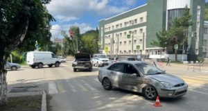 «Форд» и «Крузер» столкнулись в Горно-Алтайске, пострадала пожилая женщина «Форд» и «Крузер» столкнулись в Горно-Алтайске, пострадала пожилая женщина