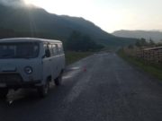 Пьяный сельчанин выпрыгнул из УАЗика на ходу