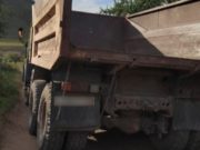 Подросток хотел запрыгнуть в кузов КАМАЗа и попал под колеса грузовика