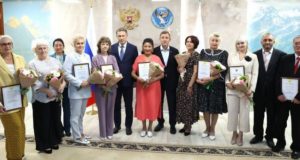 Медицинских работников наградили в Республике Алтай