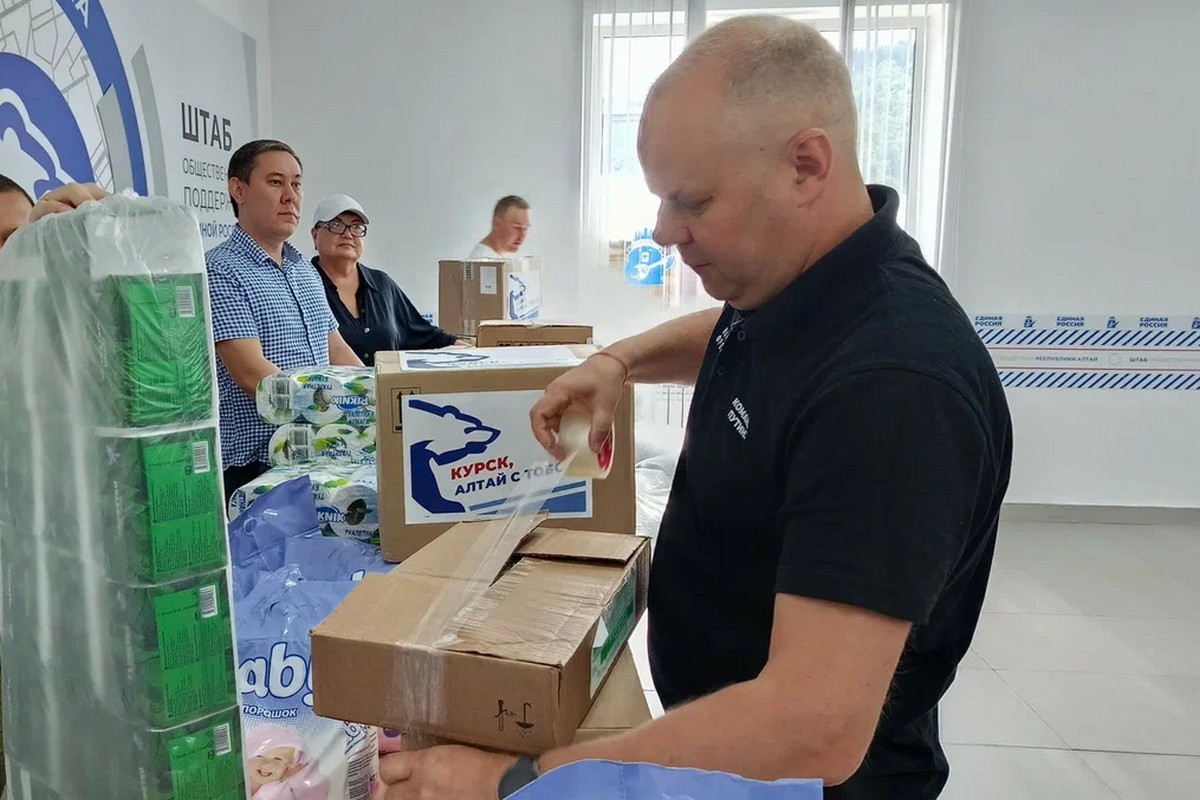 В Республике Алтай депутаты приняли участие в сборе гуманитарной помощи для жителей Курской области