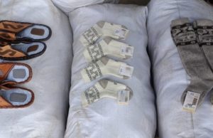 Таможенники передали в интернат 1,4 тыс. носков и тапочек Алтайские таможенники передали в интернат 1,4 тыс. носков и тапочек