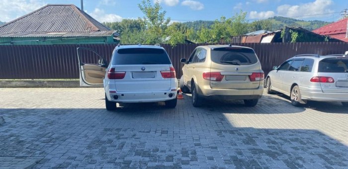 Иномарка сбила подростка в Горно-Алтайске, двигаясь задним ходом