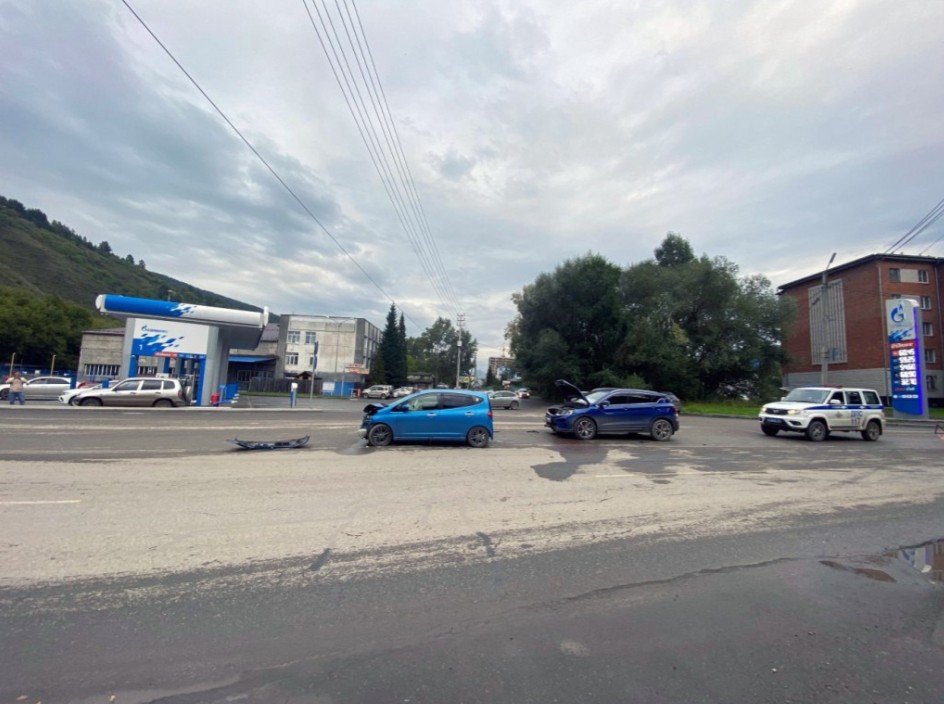 «Женское» ДТП произошло в Горно-Алтайске, пострадали две горожанки
