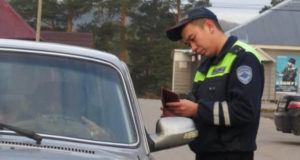 Сотрудники Госавтоинспекции в ходе рейда пресекли 89 правонарушений Сотрудники Госавтоинспекции в ходе рейда пресекли 89 правонарушений