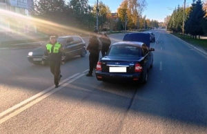 Два автомобиля столкнулись возле Парка Победы в Горно-Алтайске Два автомобиля столкнулись возле Парка Победы в Горно-Алтайске