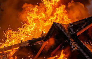 Нетрезвый рассерженный горожанин попытался сжечь дом подруги и кафе Нетрезвый рассерженный горожанин попытался сжечь дом подруги и кафе