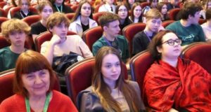 Фестиваль «Зеркало будущего» проходит в Горно-Алтайске Фестиваль «Зеркало будущего» проходит в Горно-Алтайске