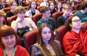 Фестиваль «Зеркало будущего» проходит в Горно-Алтайске Фестиваль «Зеркало будущего» проходит в Горно-Алтайске