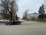 Тoyota и Mercedes столкнулись в Горно-Алтайске, пострадала женщина-водитель Тoyota и Mercedes столкнулись в Горно-Алтайске, пострадала женщина-водитель
